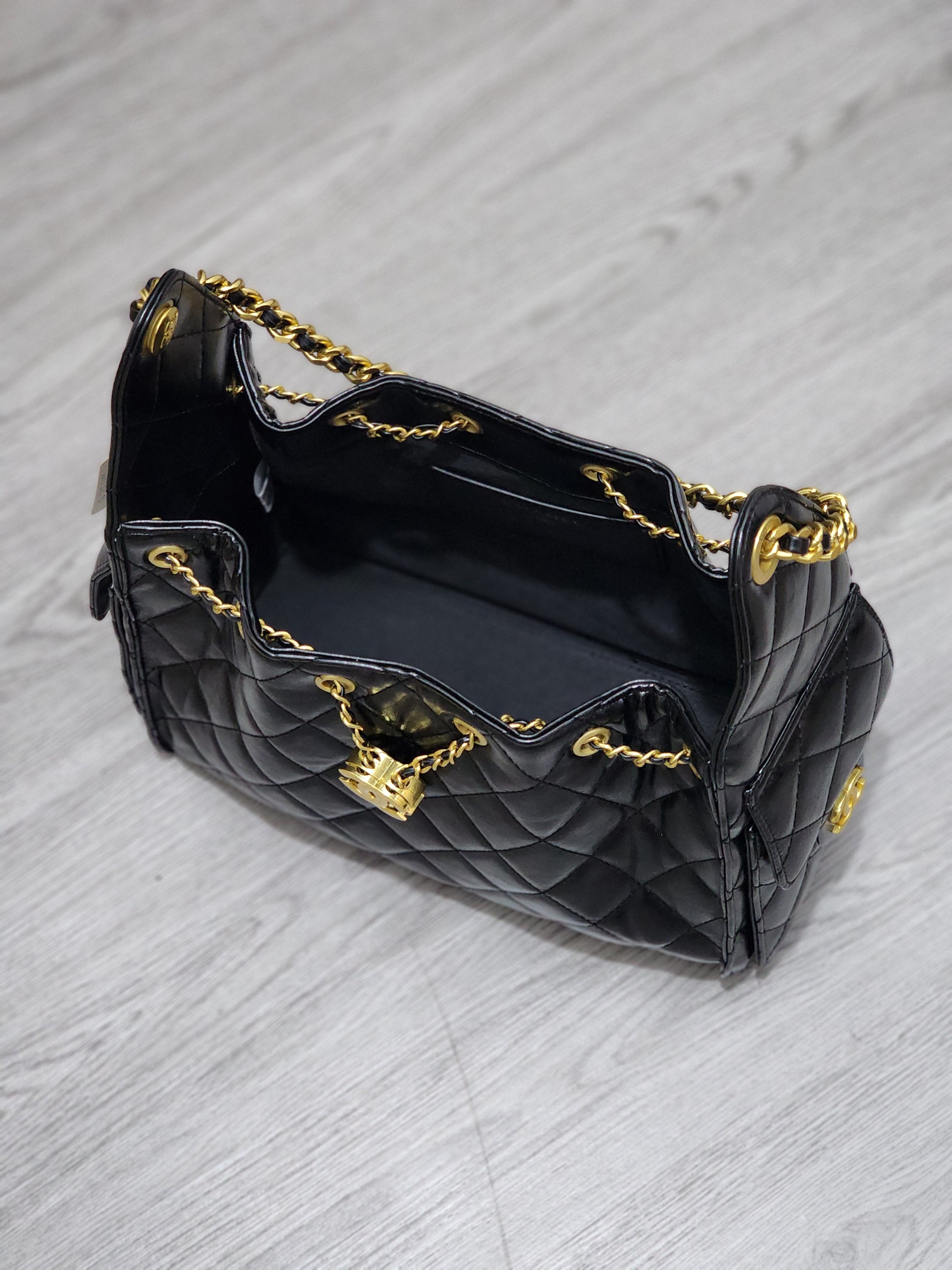 Black Quilted Chain Shoulder Bag – Gold Accent Edition