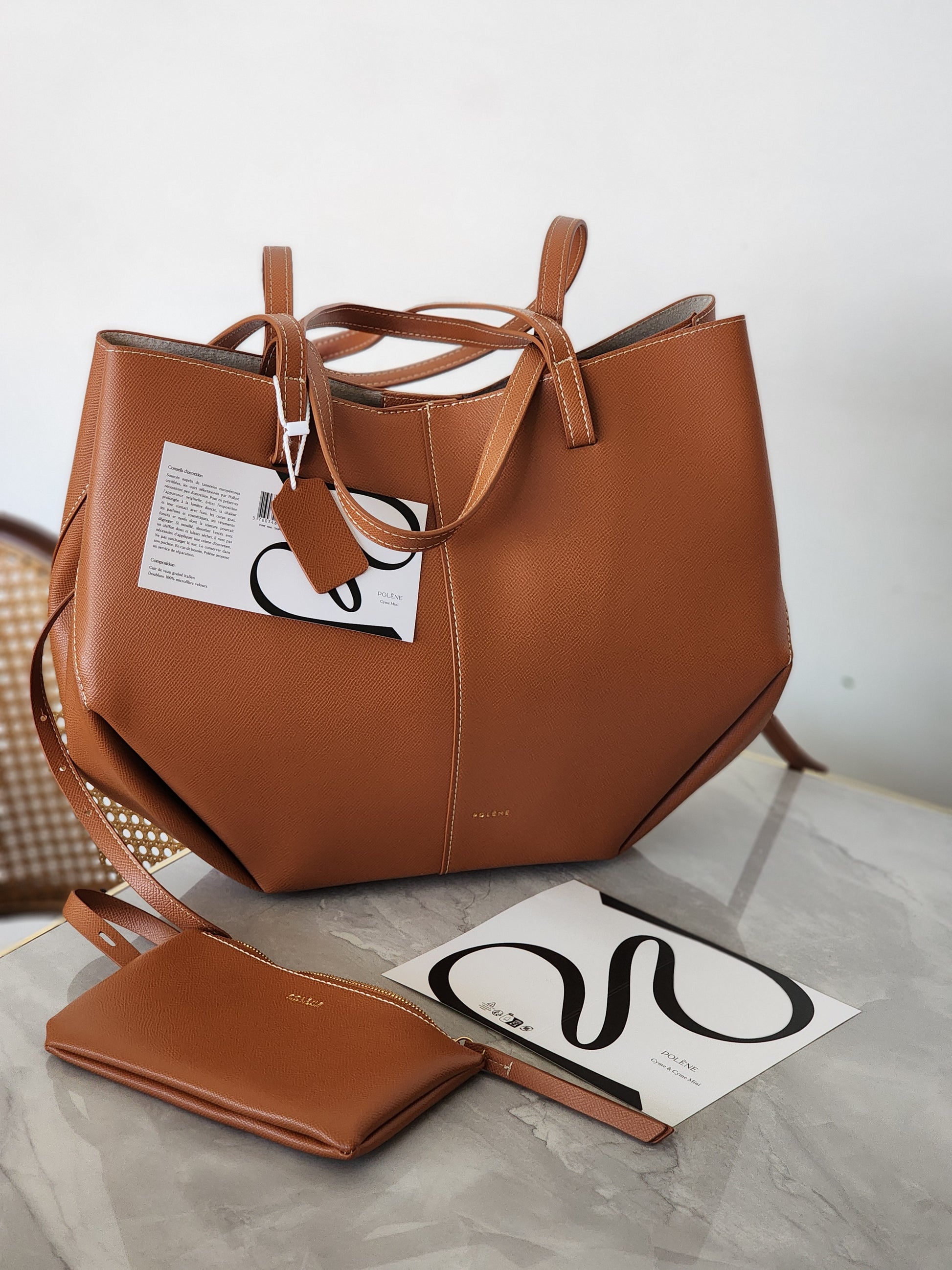 Structured tote