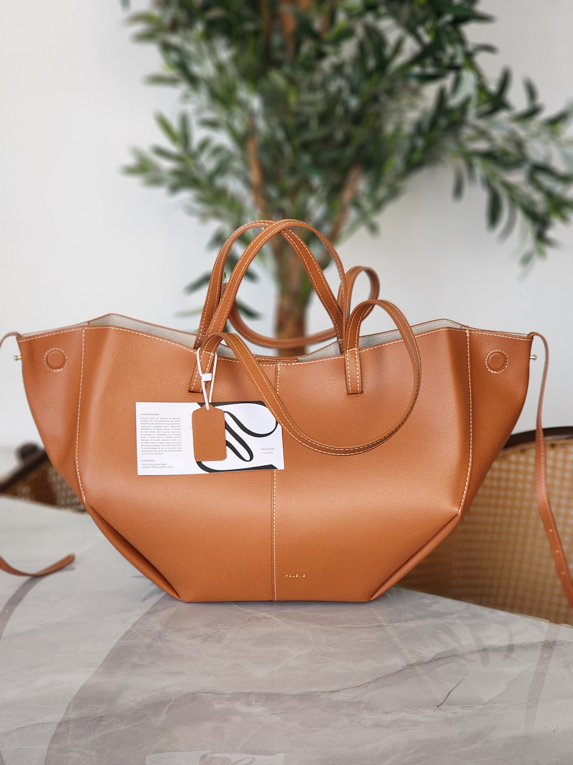 Structured tote
