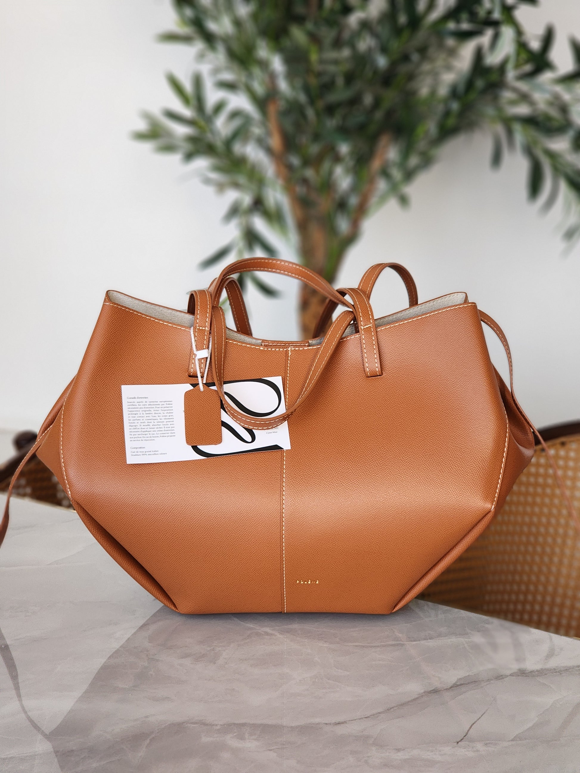Structured tote