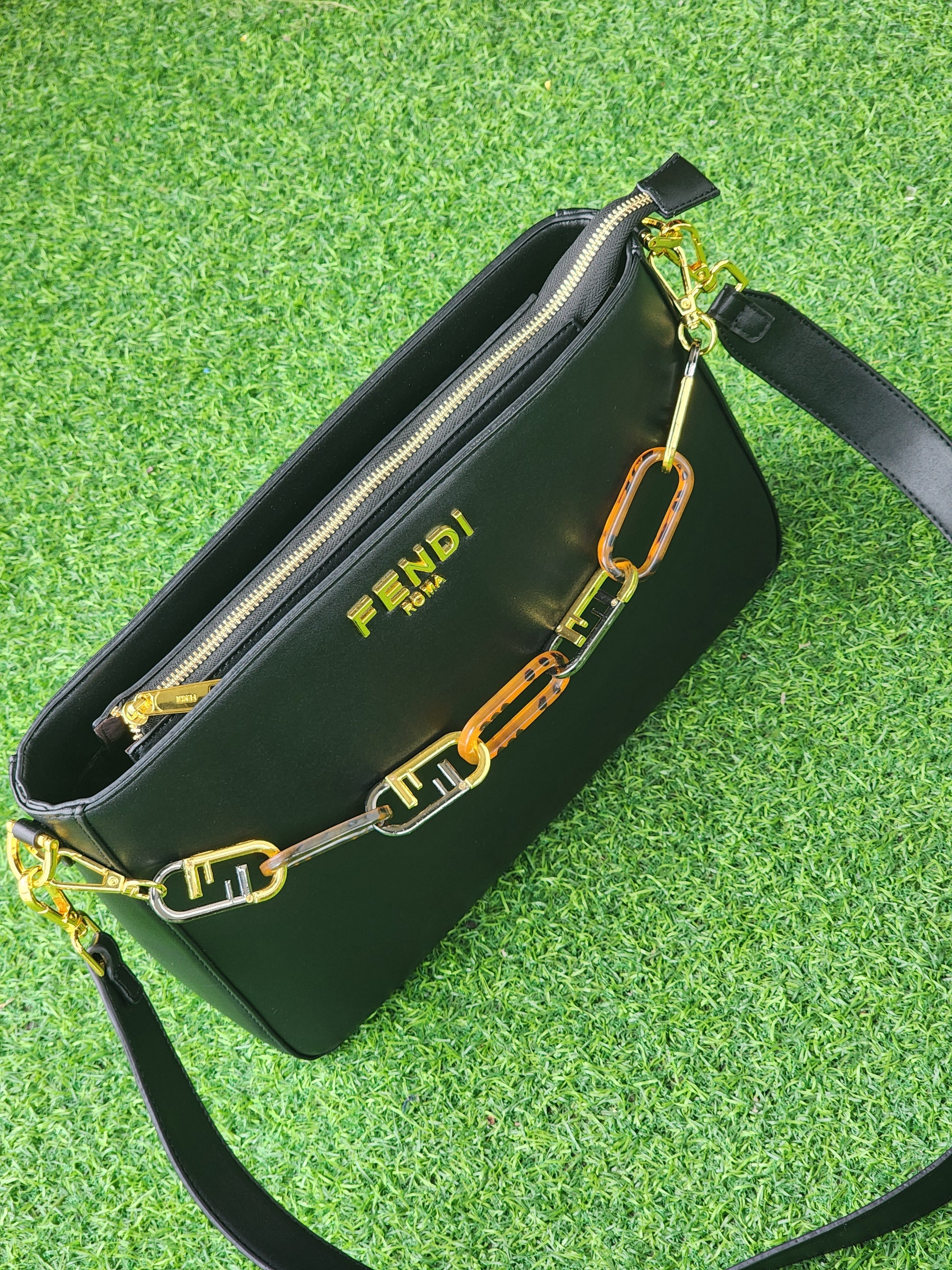 Chain Detail Shoulder Bag
