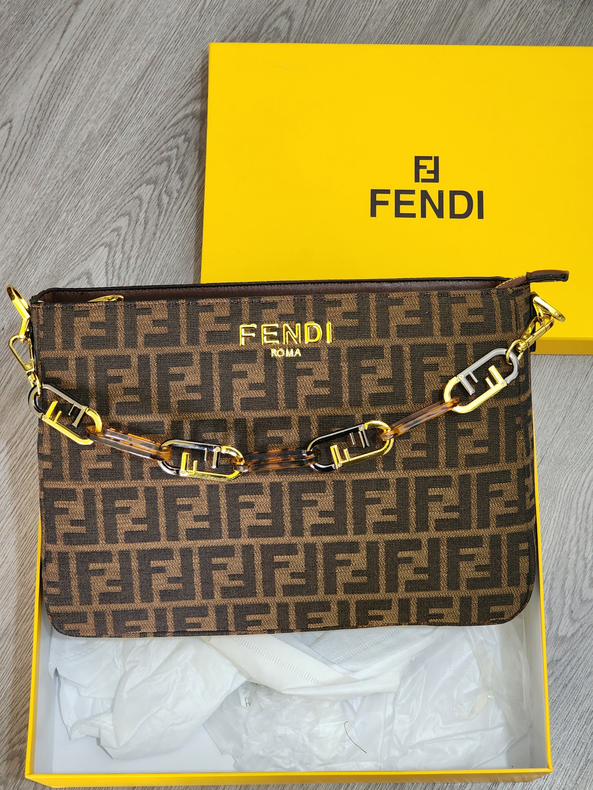 Chain Detail Shoulder Bag