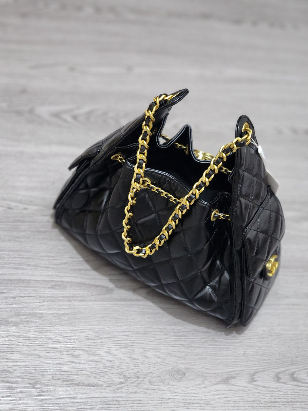 Black Quilted Chain Shoulder Bag – Gold Accent Edition