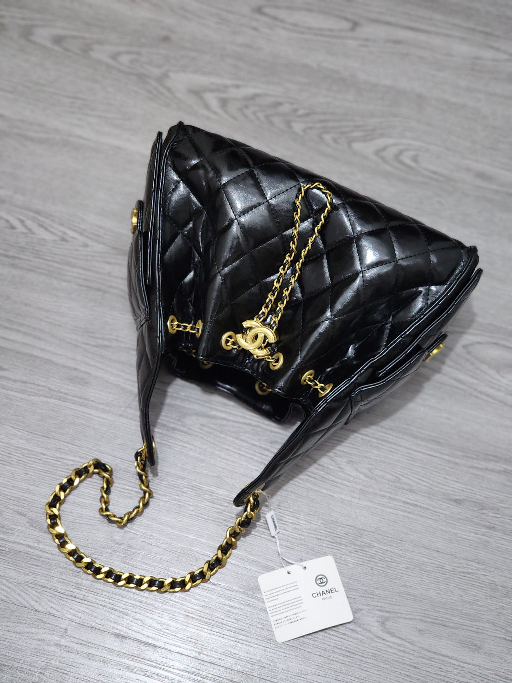 Black Quilted Chain Shoulder Bag – Gold Accent Edition