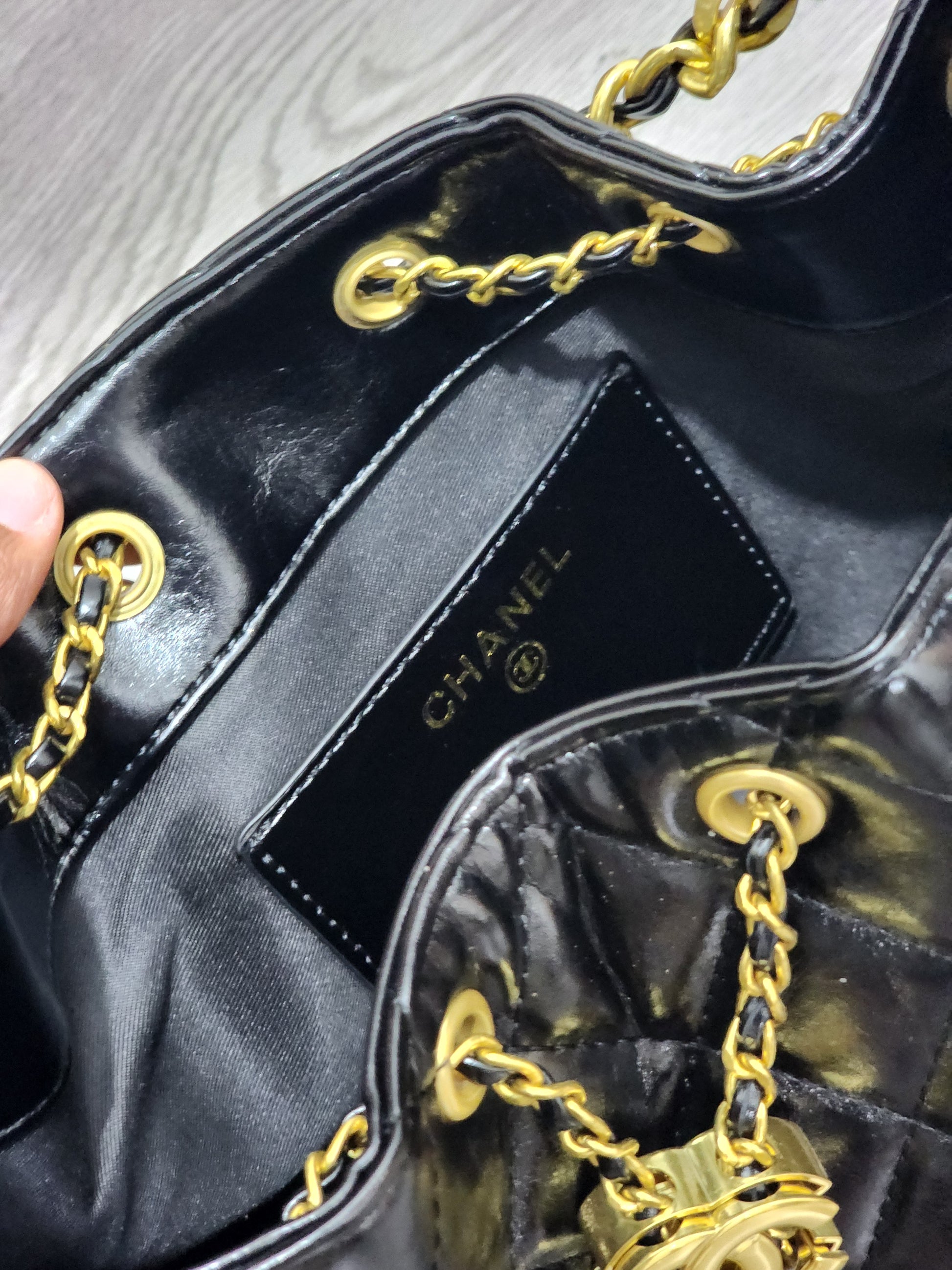Black Quilted Chain Shoulder Bag – Gold Accent Edition