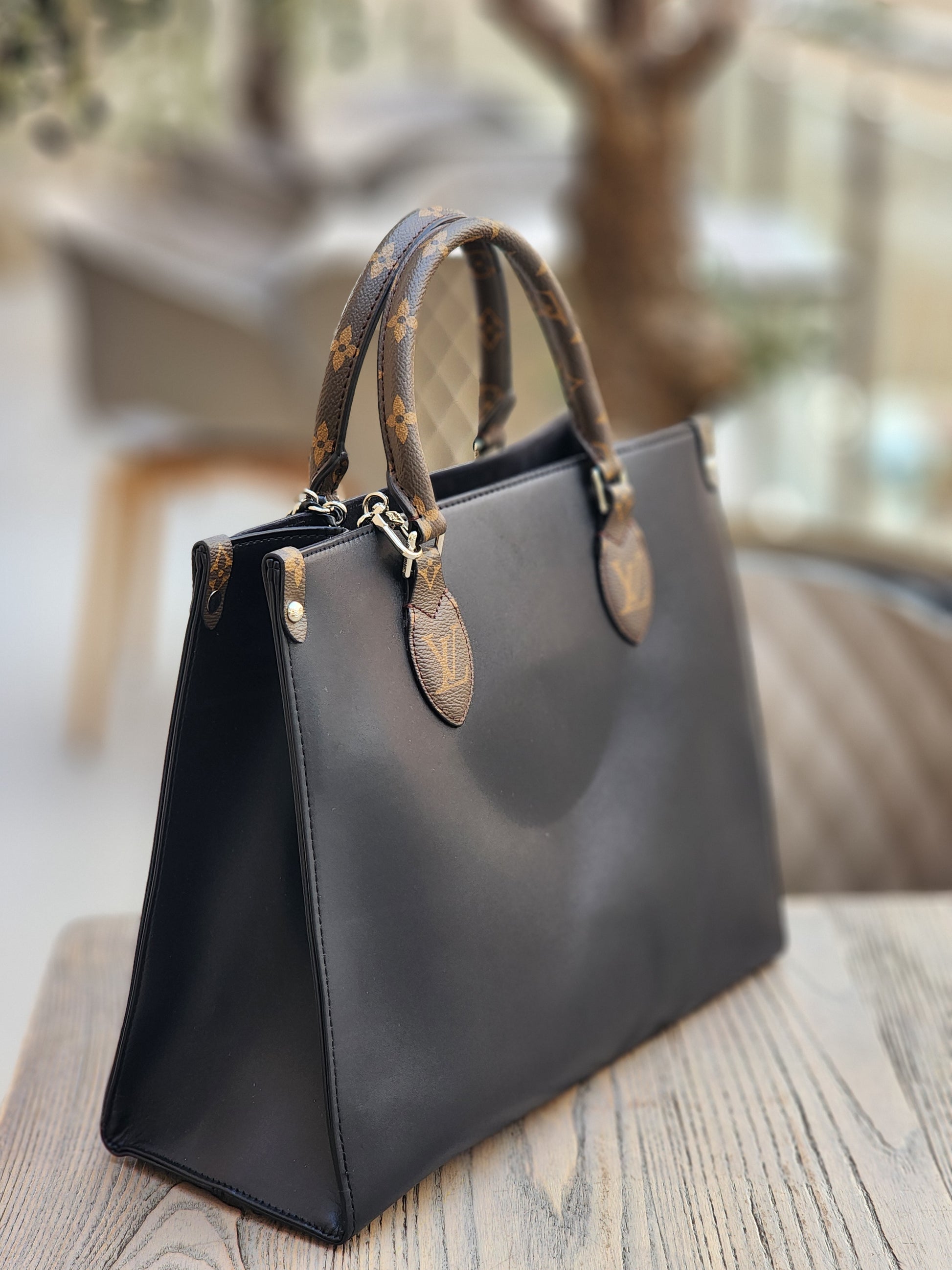 Black tote