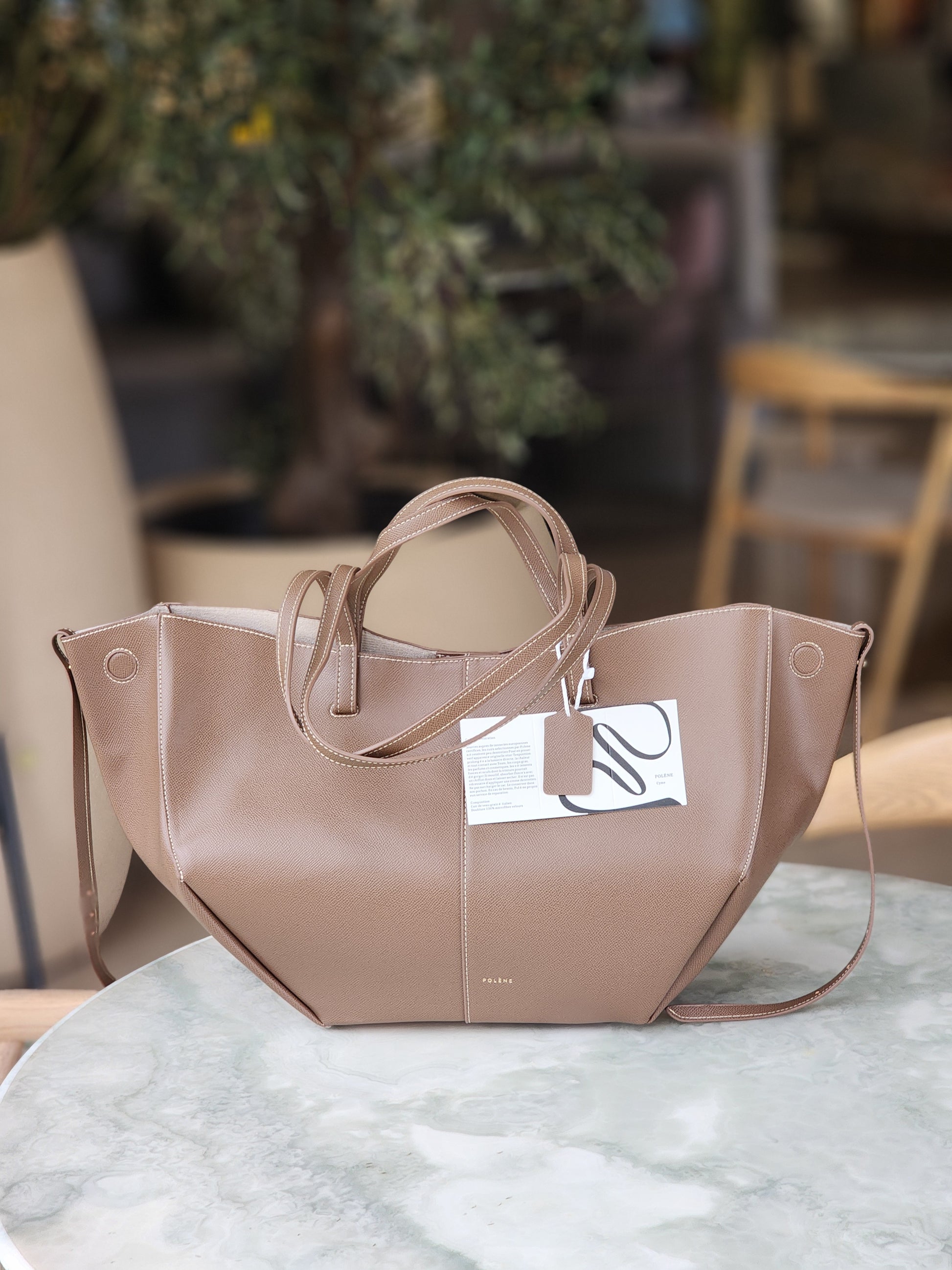 Chic tote