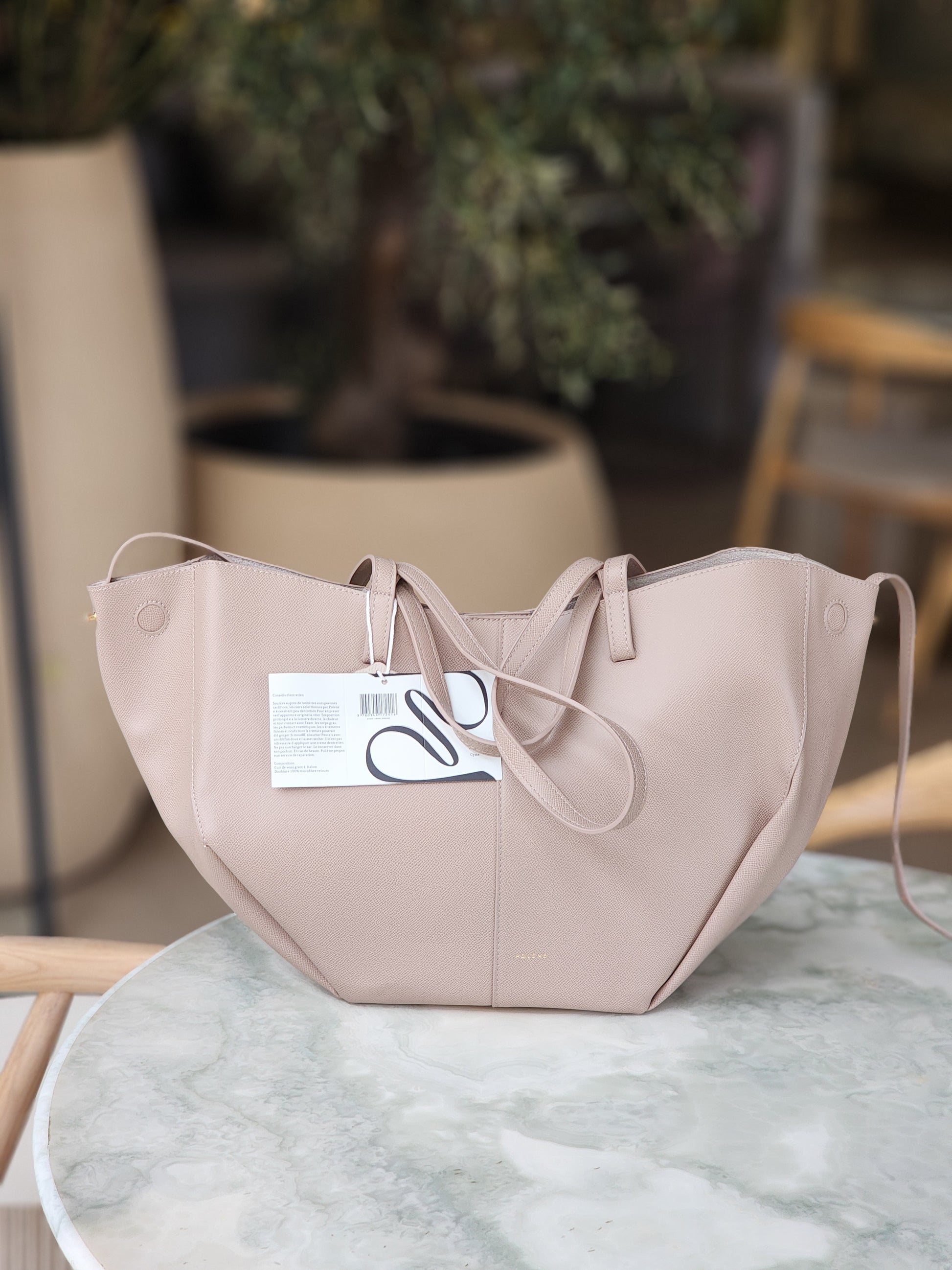 Chic tote
