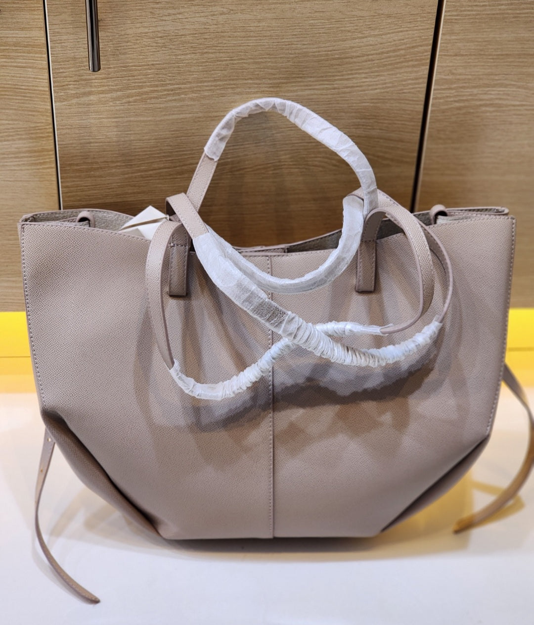 Structured tote